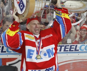 Dominátor s pohárem pro vítěze extraligy Dominátor s pohárem pro vítěze extraligy